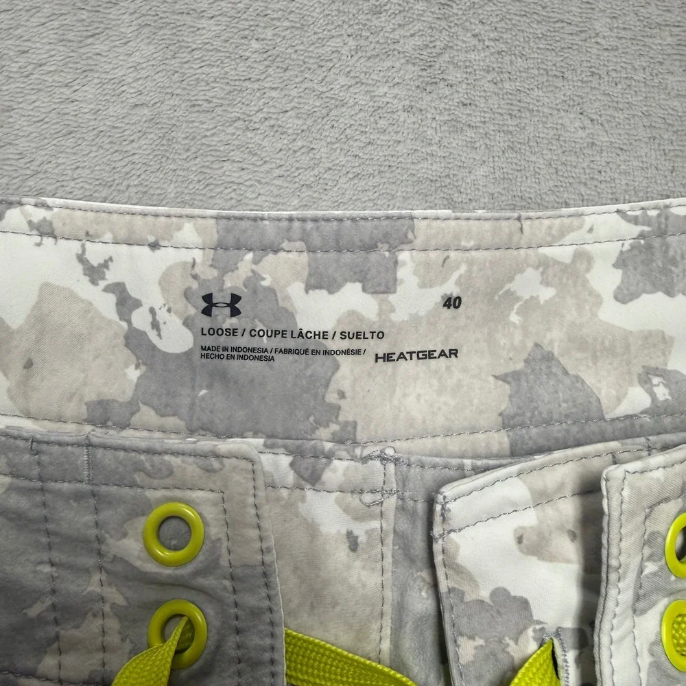 Under Armour Mens Camo Board Shorts Grey Neon Yellow HeatGear Cargo Size 40